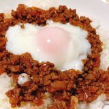 食欲増進！コチュジャンで簡単甘辛そぼろ丼！